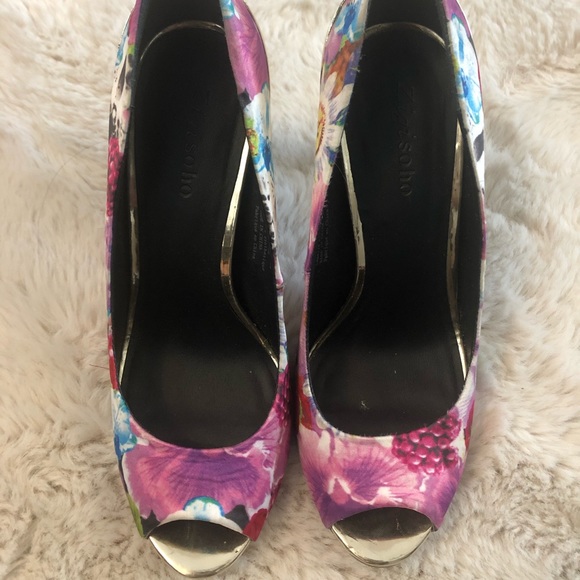 Open toe stilettos with gold heel - Picture 2 of 3